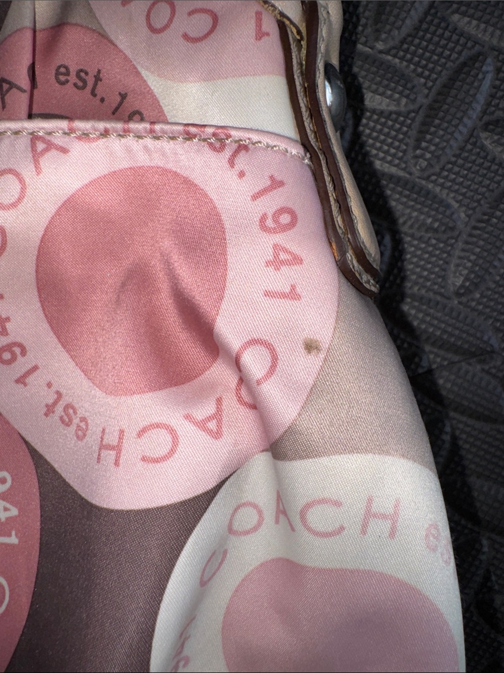 Vintage COACH SoHo Pink, Beige & Brown Signature Circle Shoulder Bag with Charm - Picture 11 of 15